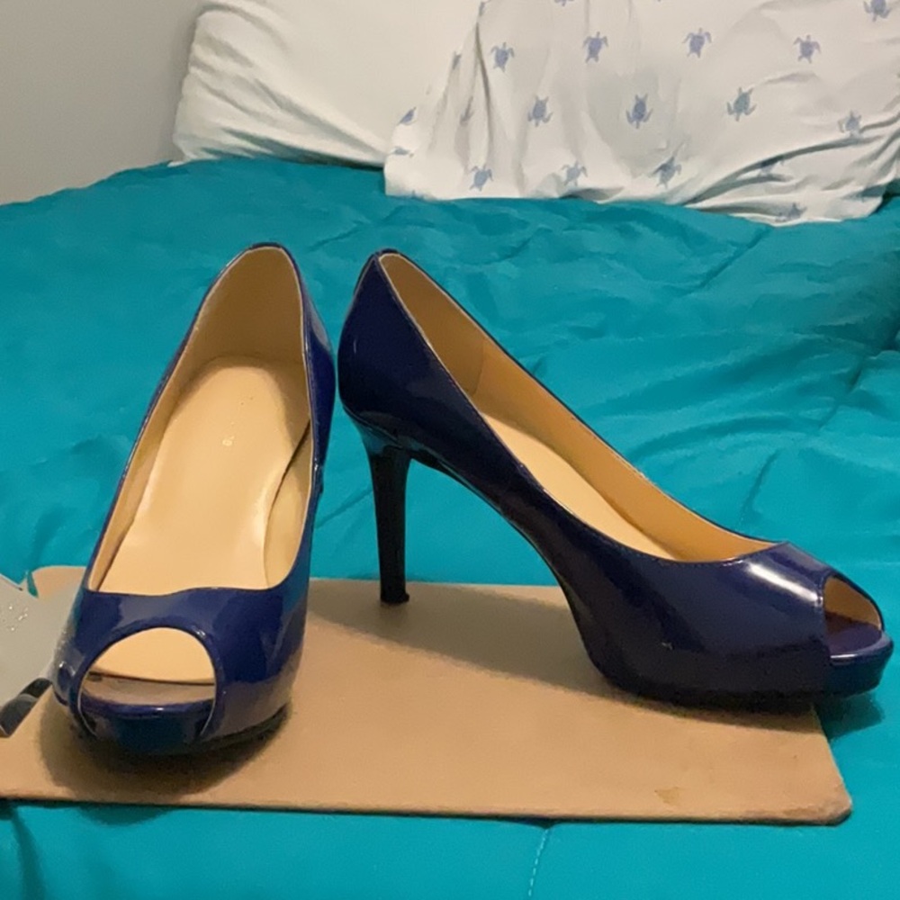 Liz Claiborne blue heels